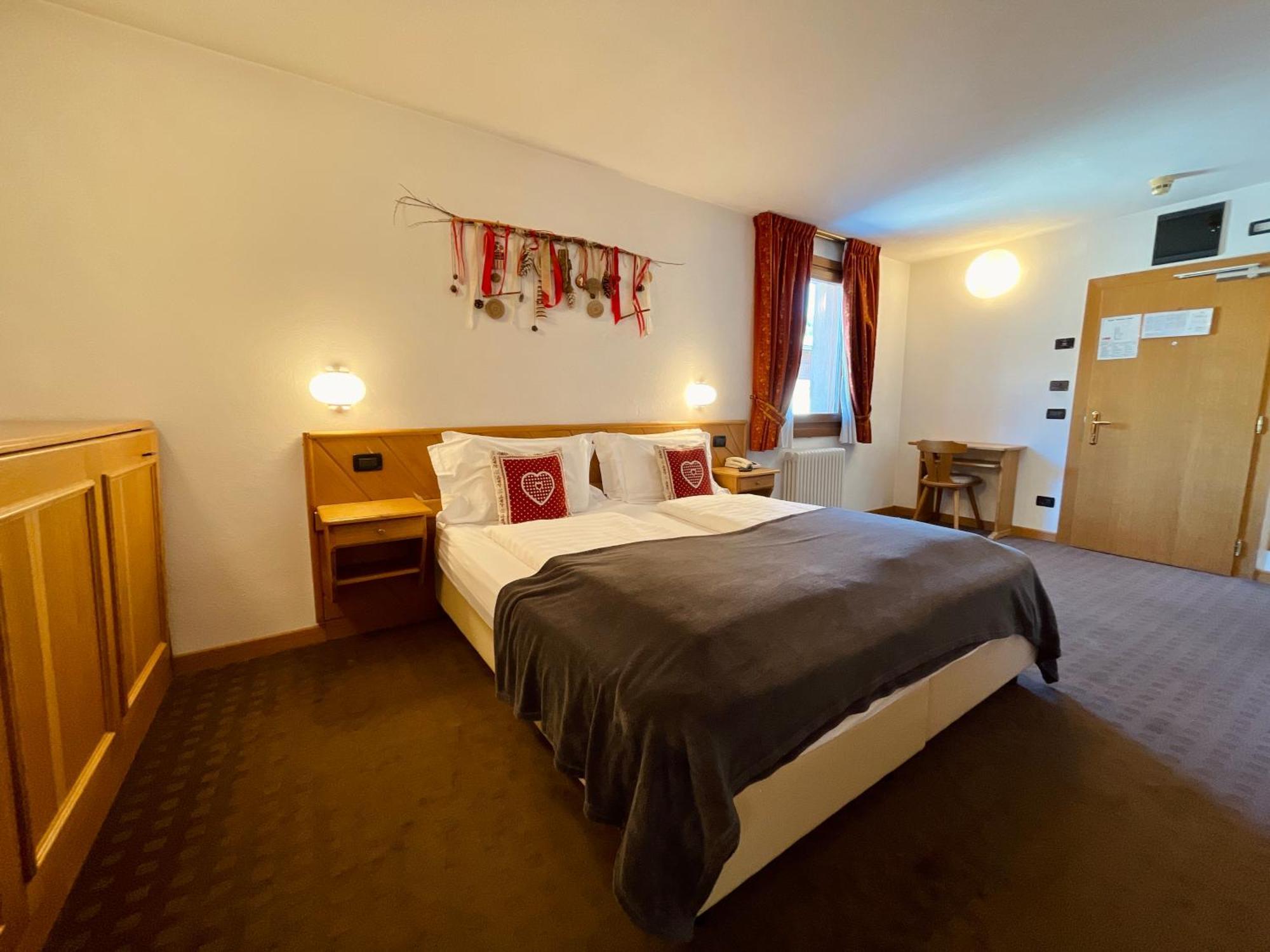 Hotel Piccolo Tibet Livigno Exterior photo