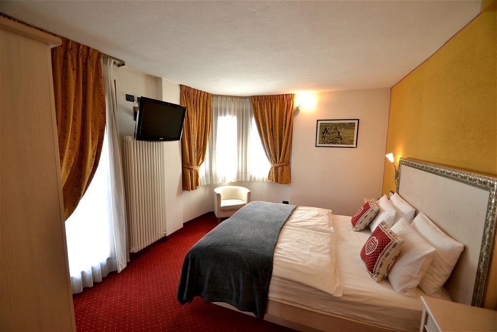 Hotel Piccolo Tibet Livigno Exterior photo