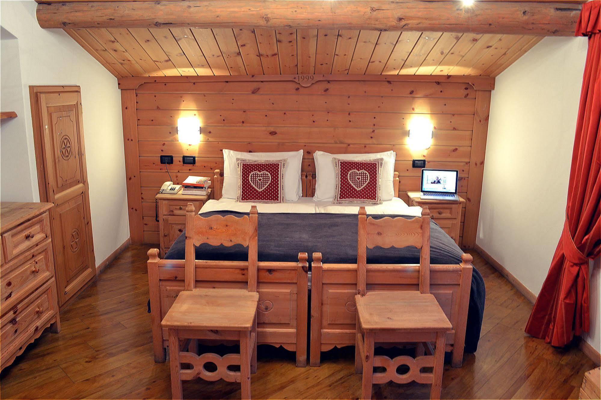 Hotel Piccolo Tibet Livigno Exterior photo
