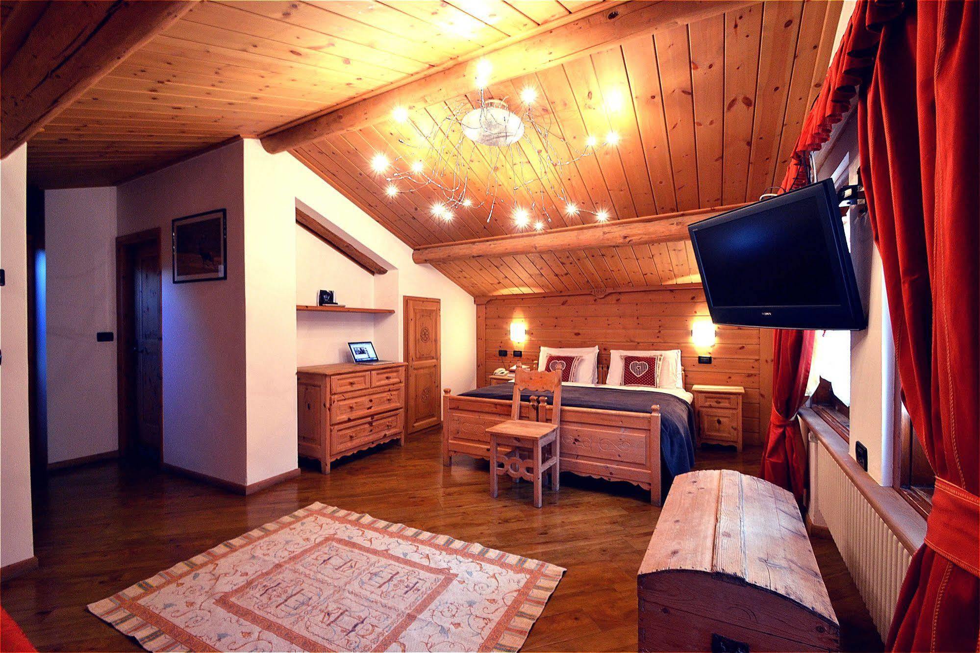Hotel Piccolo Tibet Livigno Exterior photo